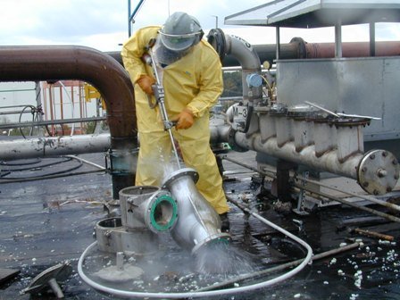Cleaning the process equipment at oil refinery - IPAX